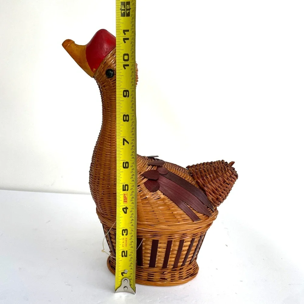 Vintage‎ 80s Goose Pinestraw Basket Hand Woven Wicker Figural Bird Decor Lidded